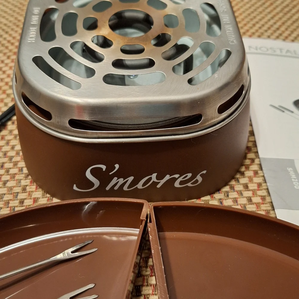 Nostalgia Electric S'mores Maker - Black and Silver